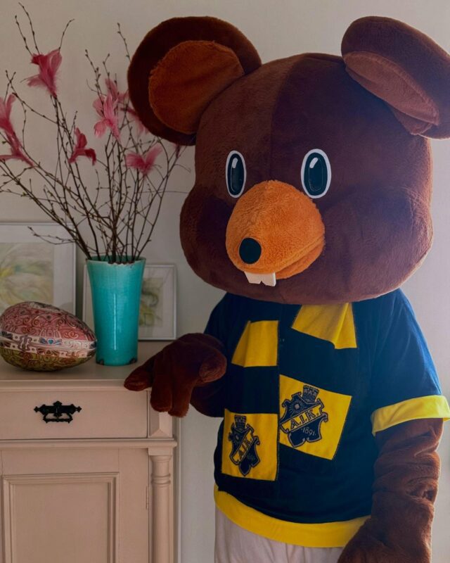 Glad Påsk 🖤💛🐣