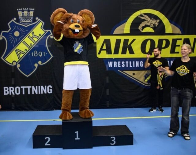 Den andra upplagan av AIK OPEN går av stapeln i Solnahallen den 20:e december och jag är självklart där för att möta alla tappra kämpar!

Tävlingsstart 10:00 och fritt inträde gäller så jag hoppas att många kommer och hejar fram de tävlande! 
Vi ses/Gnagis