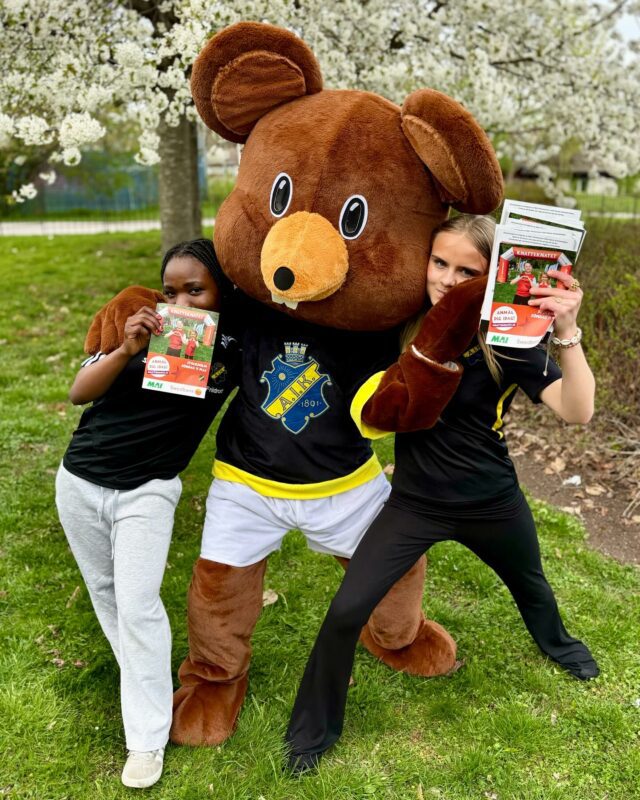 Kom och spring Knatteknatet med mig i Hagaparken! Söndagen den 11 maj är jag och mina kompisar där och springer.
🖤💛

Läs mer på https://knatteknatet.se/stockholm/