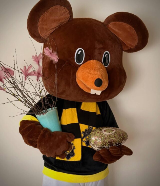 Glad Påsk till hela AIK-familjen! 🖤💛 Må våren föra med sig energi, kämpaglöd och många segrar – nu kör vi! 🐣⚽